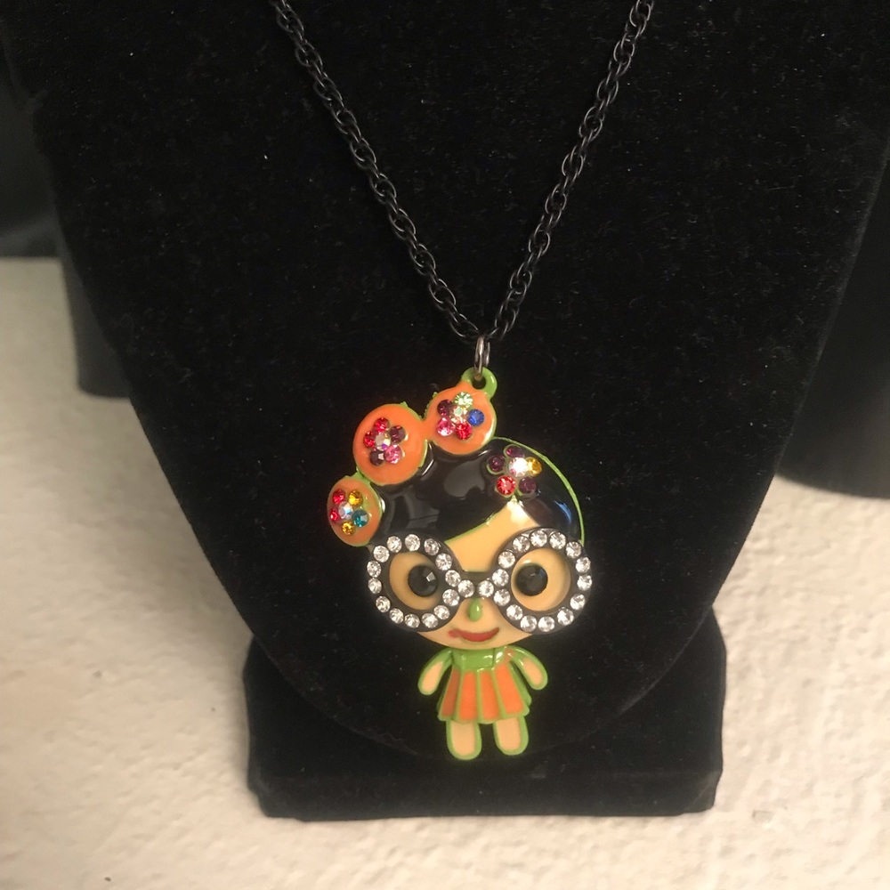 Girl w/ glasses necklace